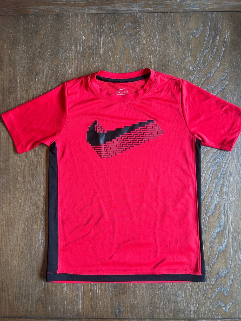 Nike Red Short-Sleeve Athletic Tee with Black Graphic